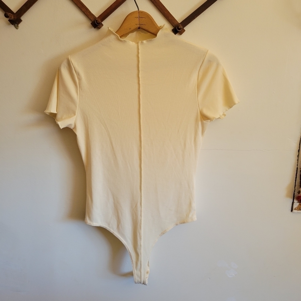 NWOT Baevely Short Sleeve Body Suit Lettuce Hem Cream Off White Stretch Medium M